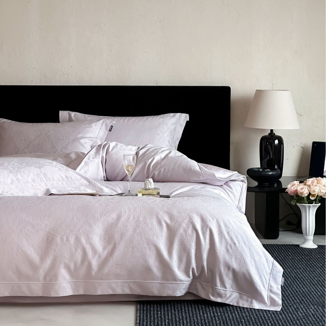 Reversible cotton satin bedding set with fine structure and hotel closure