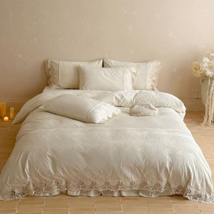 Extravagant velvet bedding set with floral lace trim