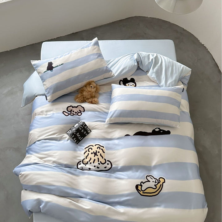 Modern striped bedding set made of cotton satin with hand-drawn stripes and contrasting piping