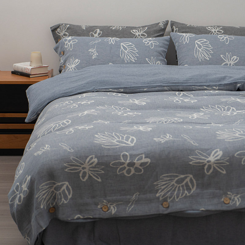 Linen look bedding set with floral print and wooden button closure