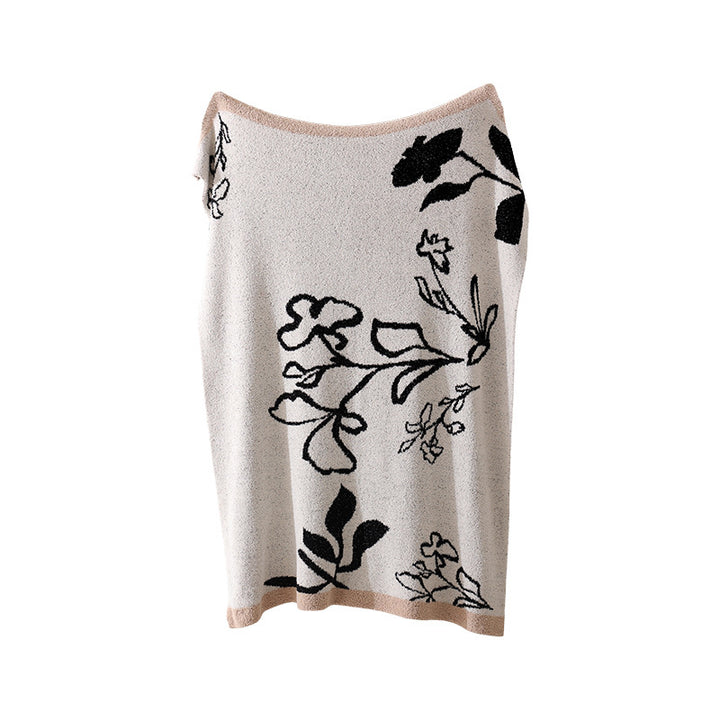 Coarsely woven decorative blanket with geometric jacquard pattern and soft bouclé Kalsten
