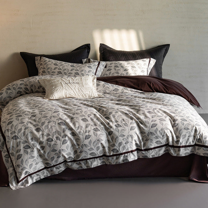 Duvet cover set made of cotton percale with subtle leaf allover and piped edge