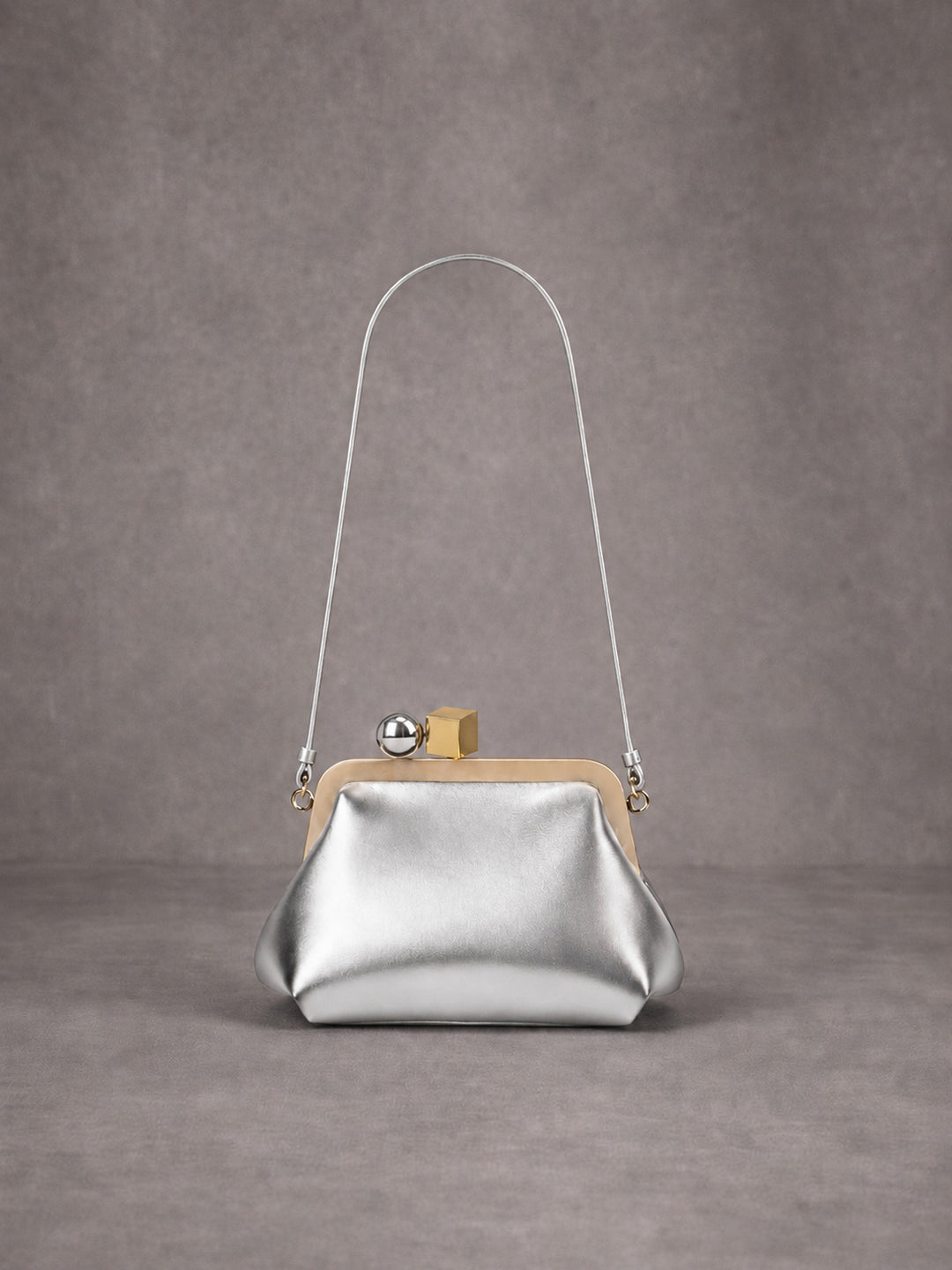 Elegant Crocodile-Effect Handheld Purse
