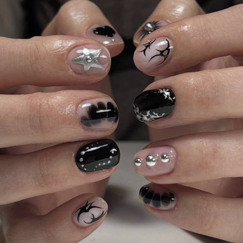 Artful nail design with elegant black and white design Kalsten