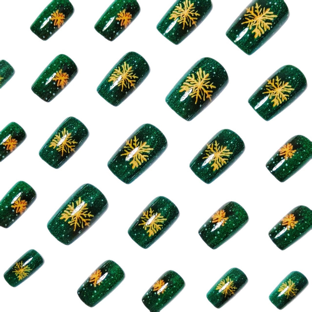 Holiday-Themed Sparkling Nail Art Kalsten