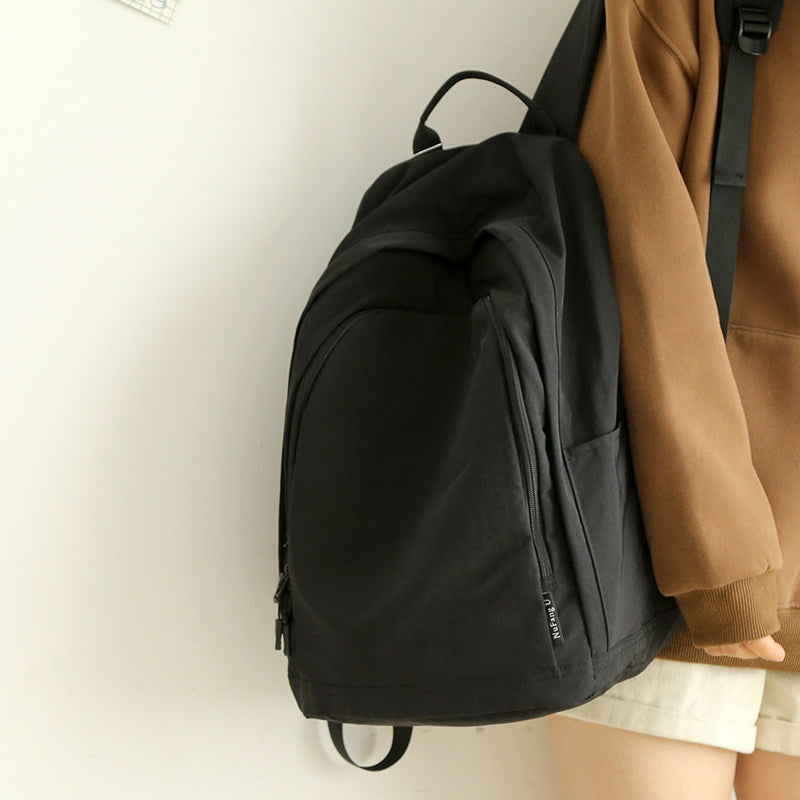 Practical everyday backpack with reinforced bottom and versatile compartments Kalsten