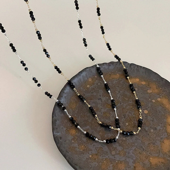 Delicate and Stylish Necklace with Sparkling Pearls Kalsten