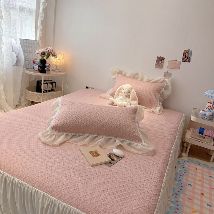 Quilted bedspread with ruffle and delicate floral quilting