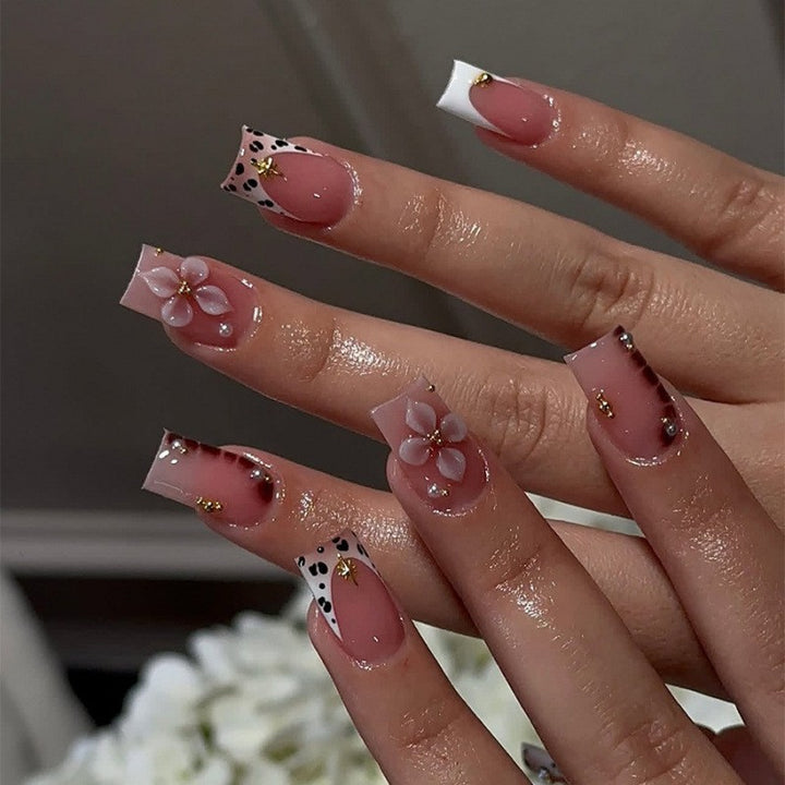 Artistic Decorative Press-On Nail Set Kalsten
