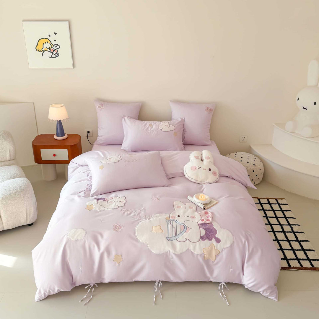 Children's bedding set with embroidered bunny appliqués and satin trim