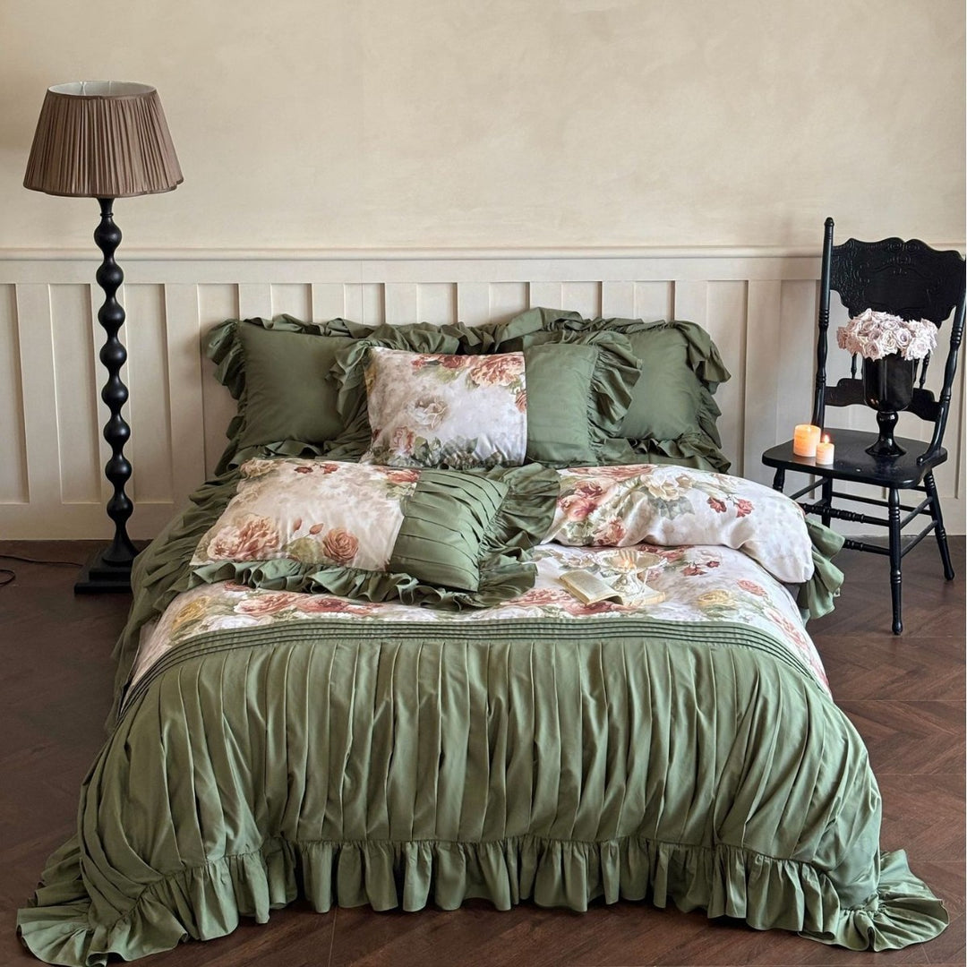Luxurious pleated bedding set with ruffles and floral pattern