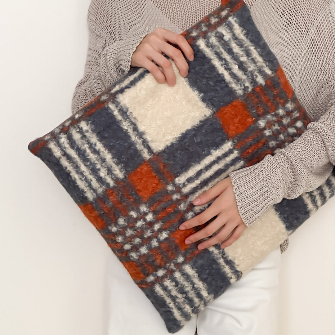 Oversize Sherpa Clutch with floral bouclé look