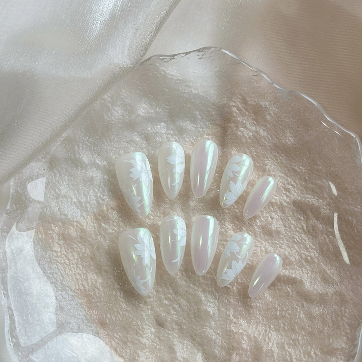 Butterfly-Embellished Press-On Nail Set