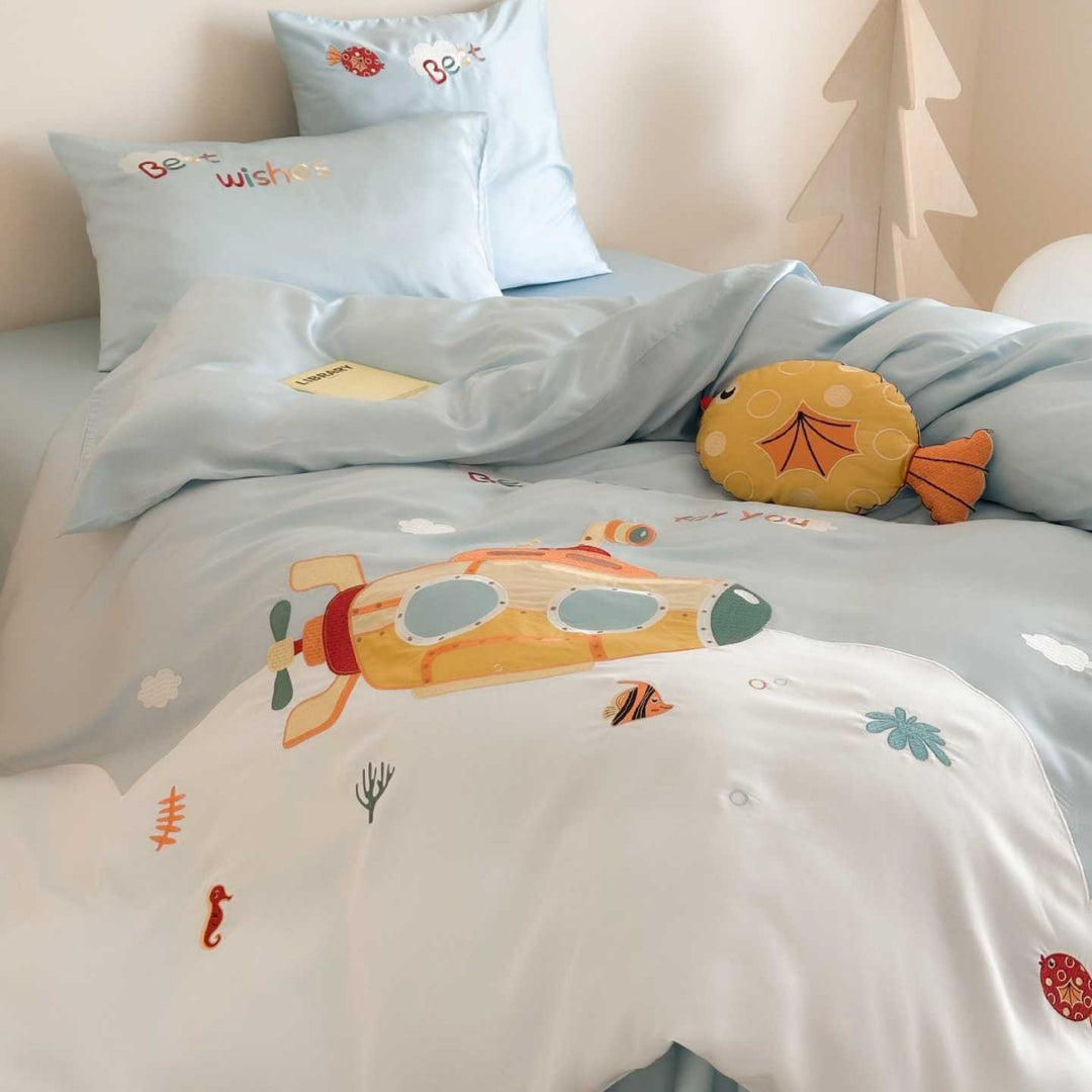 Children's bedding set with illustrative submarine and ocean motif