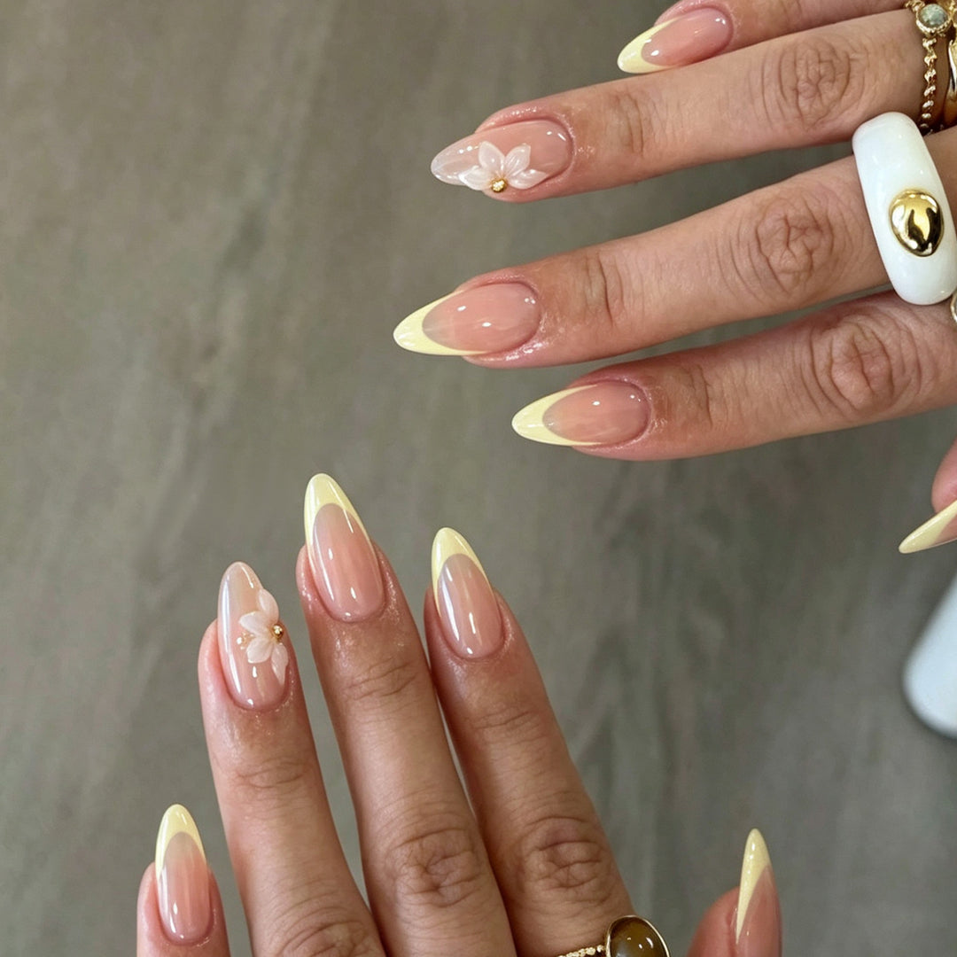 Nail art set with elegant flower decorations and luxurious color gradient Kalsten