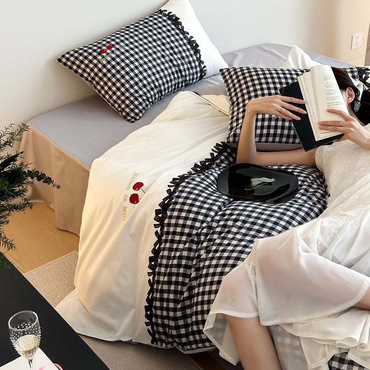 Vichy-check bed set made of fine cotton satin with decorative trim