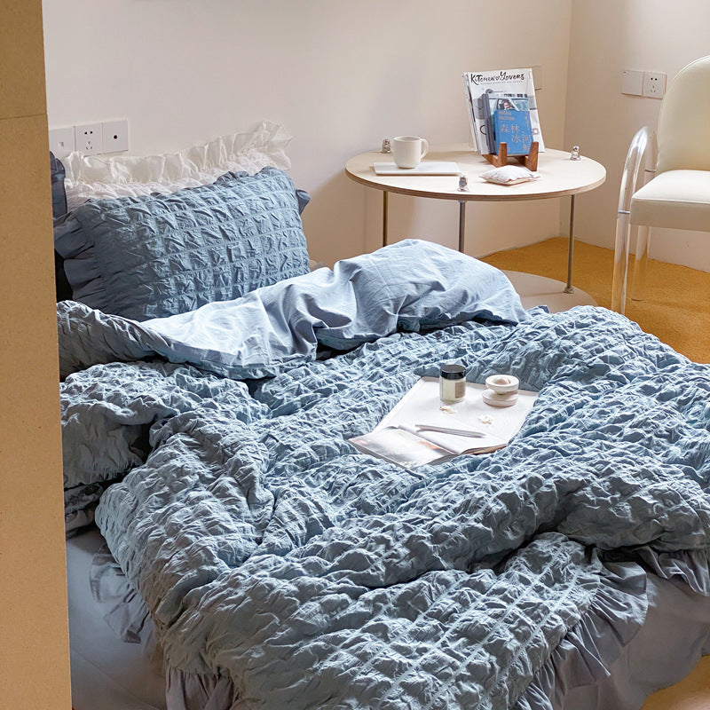 Luxurious crinkle bedding set with ruffle and washed cotton-linen blend
