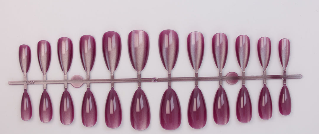 Artificial nail set with shimmering designs Kalsten