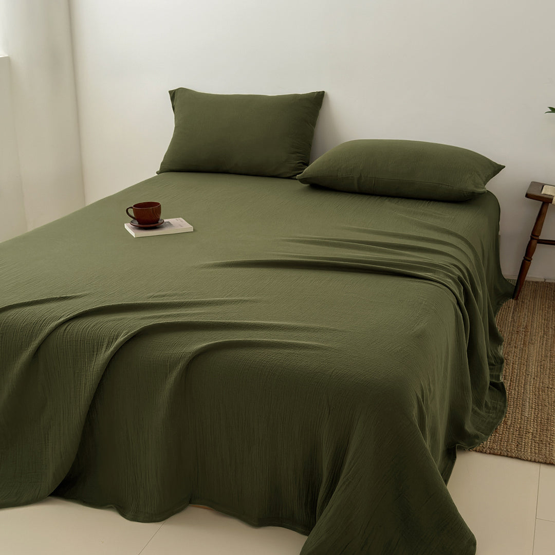 Bedding set made of cotton gauze with throw and pillow covers