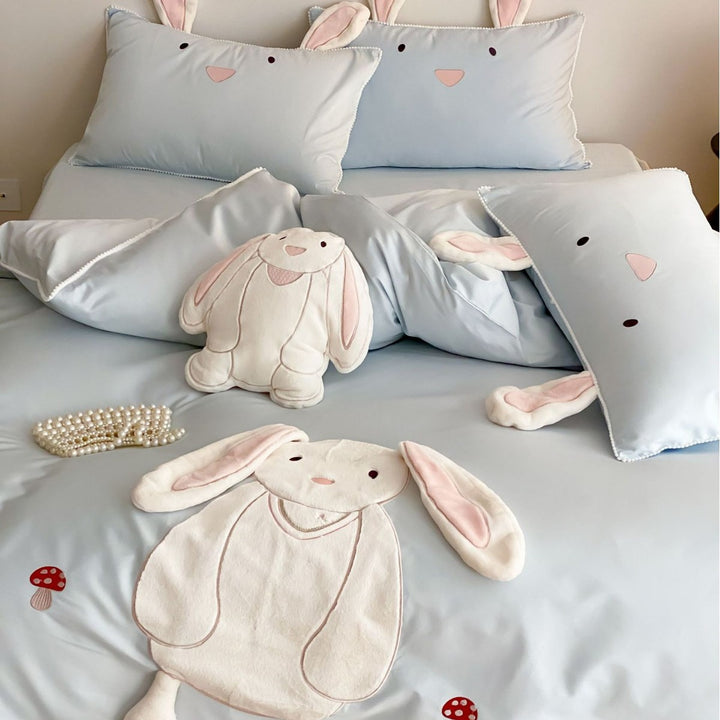 Kids bedding set with 3D bunny appliqué and cuddle pillow