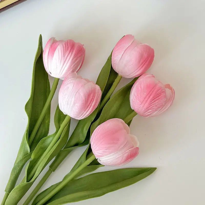 Decorative Realistic Tulip Bouquet