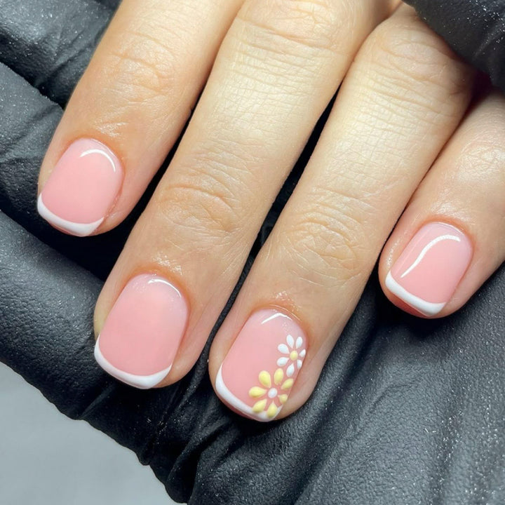 Elegant and creative nail art with floral accents Kalsten