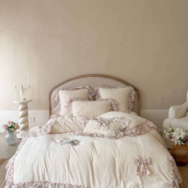 Romantic cotton bedding set with jacquard structure, ruffles and bow trim
