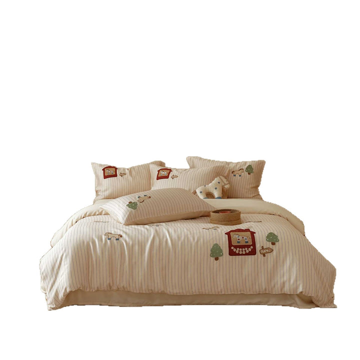 Child-friendly bedding set made of cotton percale with embroidered animal motifs