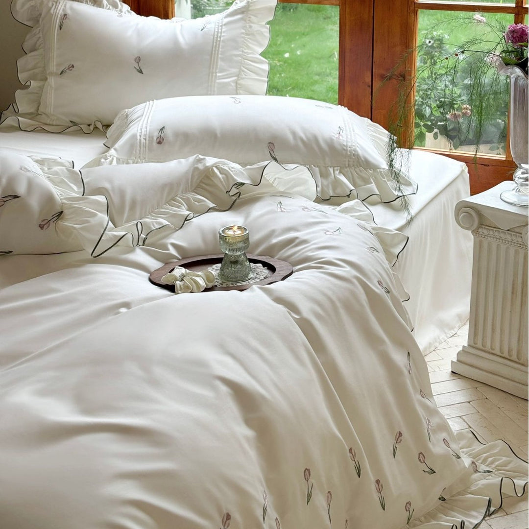 Romantic cotton percale bedding set with ruffled hem and embroidered tulip motif