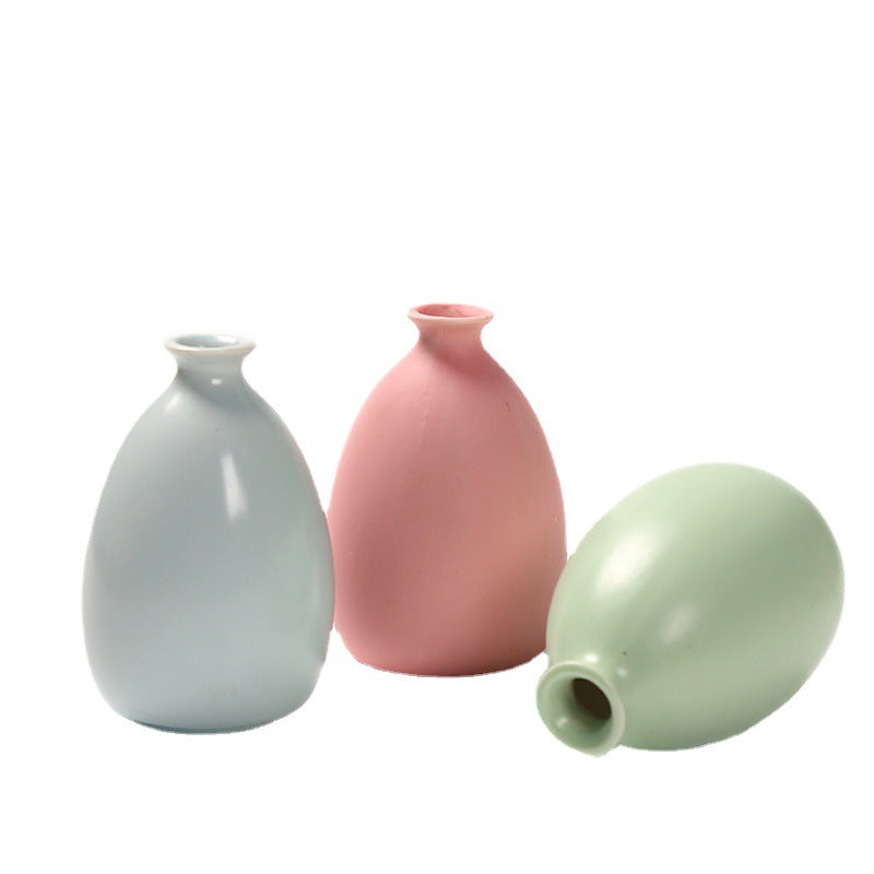 Minimalist Ceramic Bud Vase Kalsten