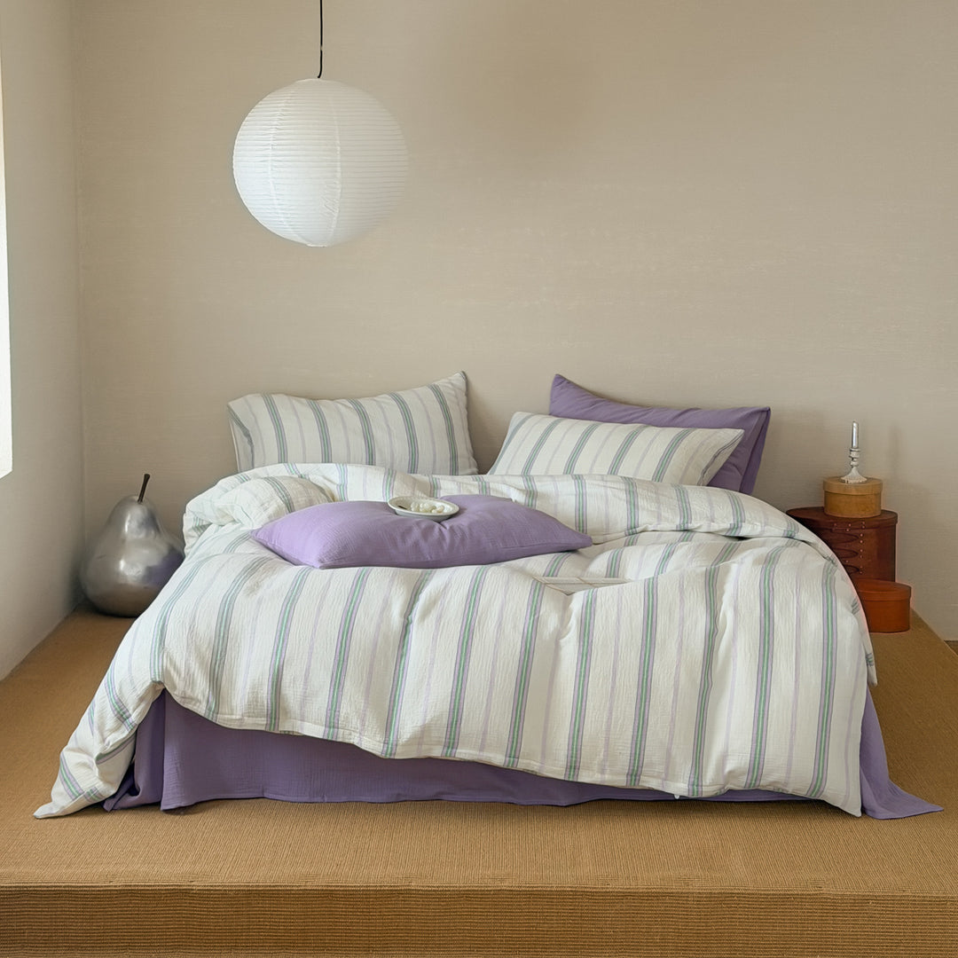Bedding set made of lightweight cotton gauze with pastel-colored stripes and breathable inner lining