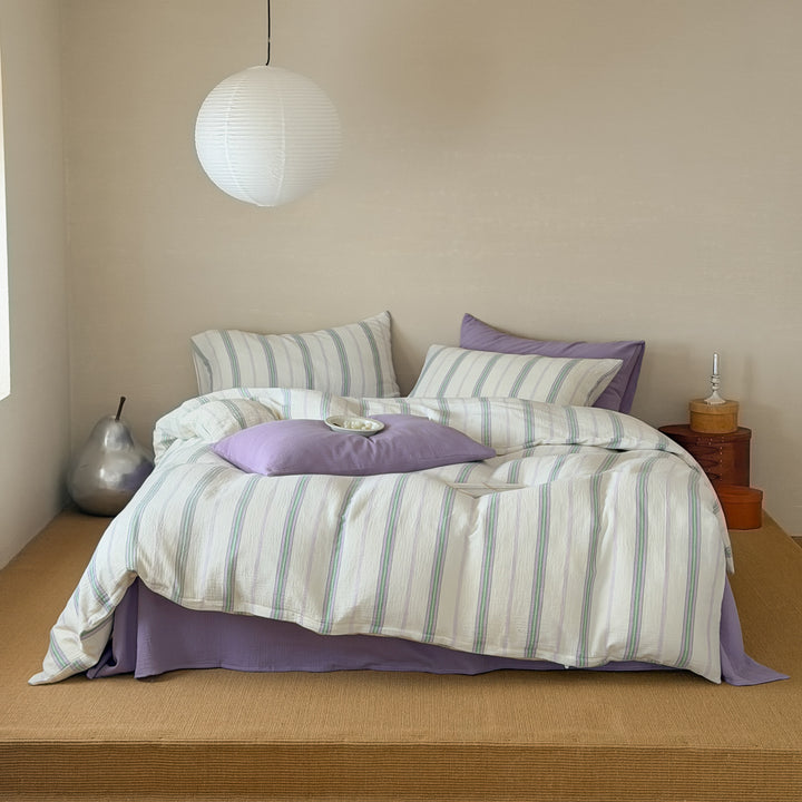 Bedding set made of lightweight cotton gauze with pastel-colored stripes and breathable inner lining
