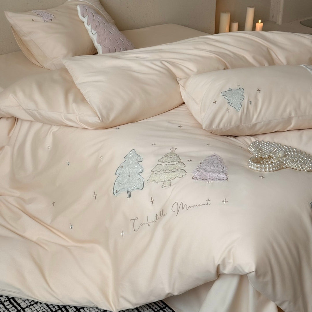 Embroidered bedding set made of cotton satin with pine appliqué