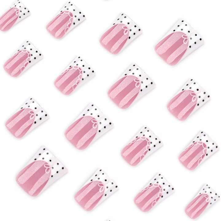 Artificial nail extensions with elegant lace design Kalsten