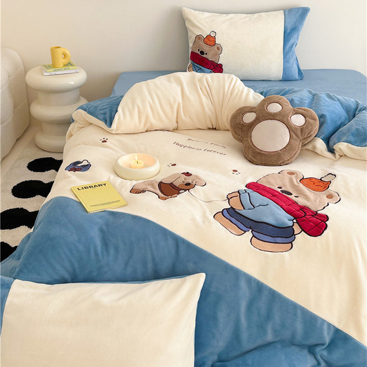 Child bedding set made of soft cotton blend with embroidered astronaut and rocket motif