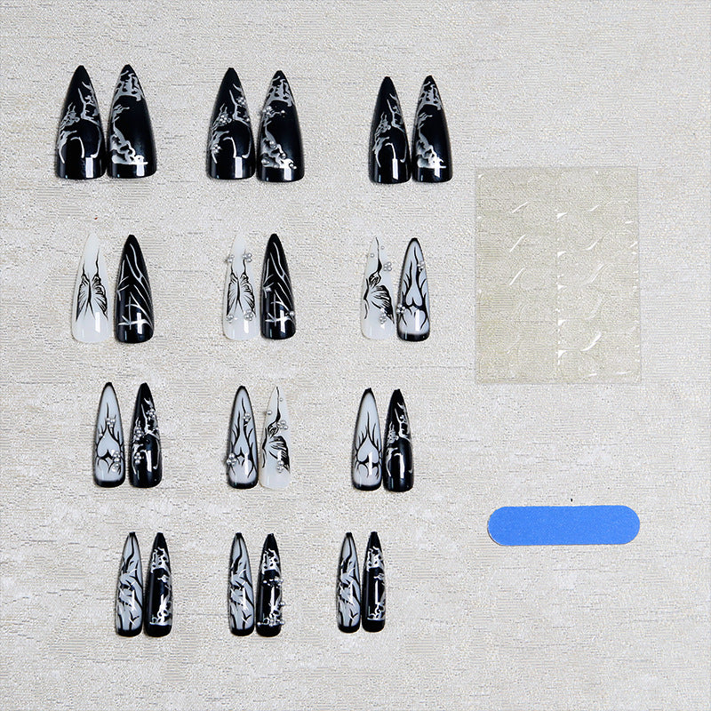 Artificial nail set with elegant geometric designs and creative metallic accents Kalsten