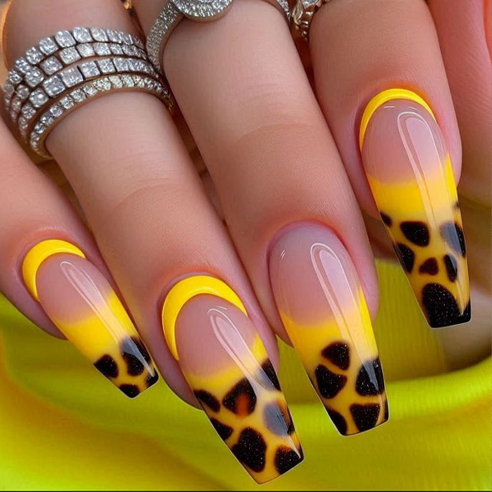 Fashionable leopard look artificial nails Kalsten