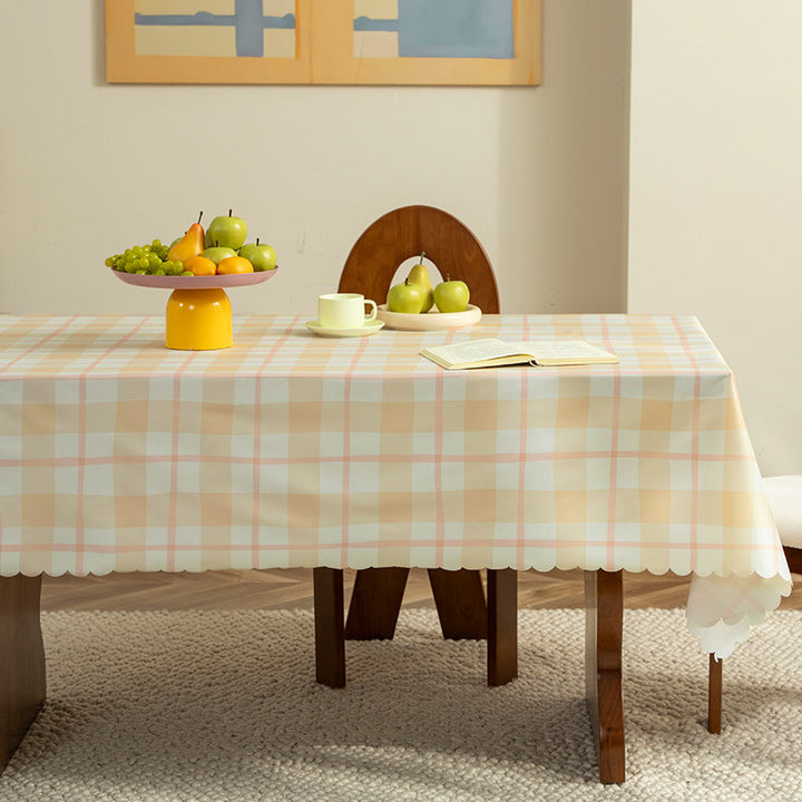 Washable checkered tablecloth with curved hem and water-repellent coating