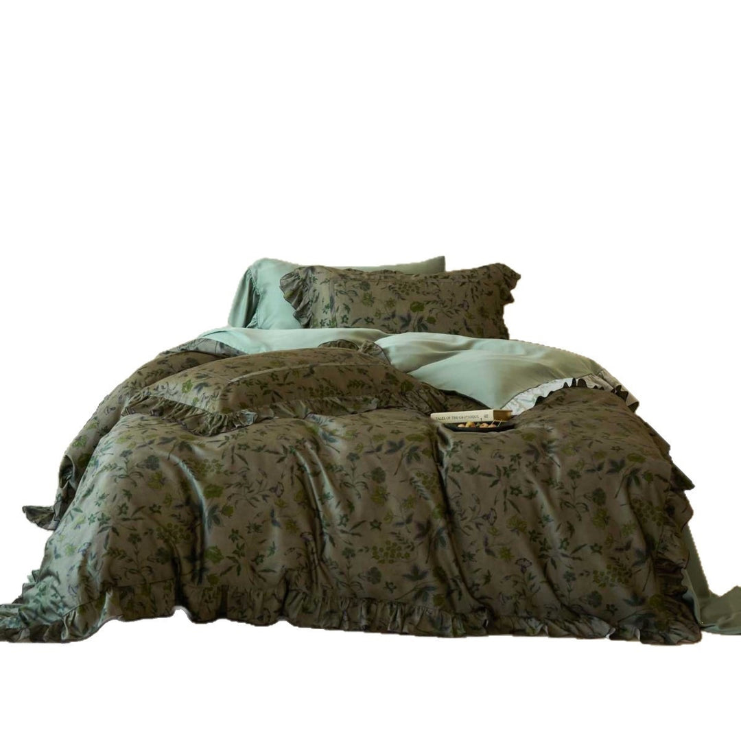 Bedding set with floral striped pattern and reversible function