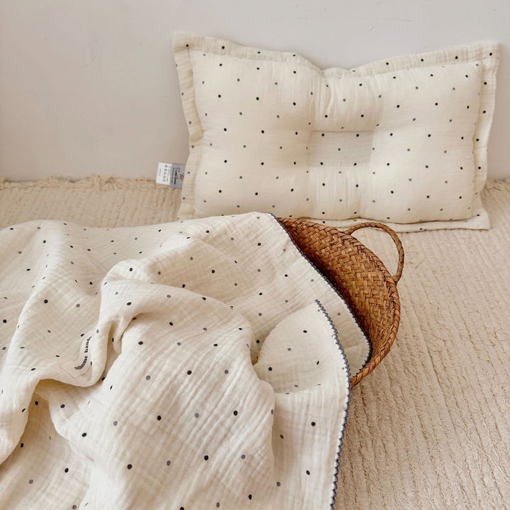 Unisex Muslin Blanket with delicate floral design and elegant ruffles Kalsten