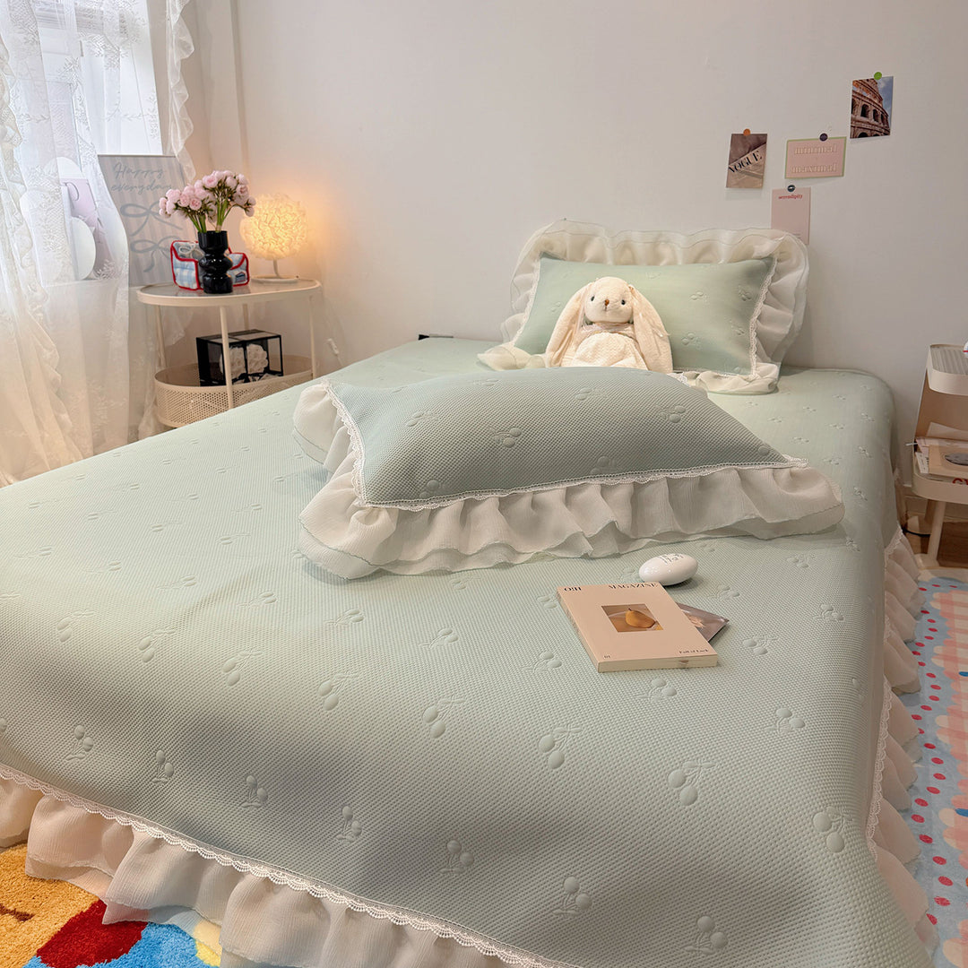 Quilted bedspread with ruffle and delicate floral quilting