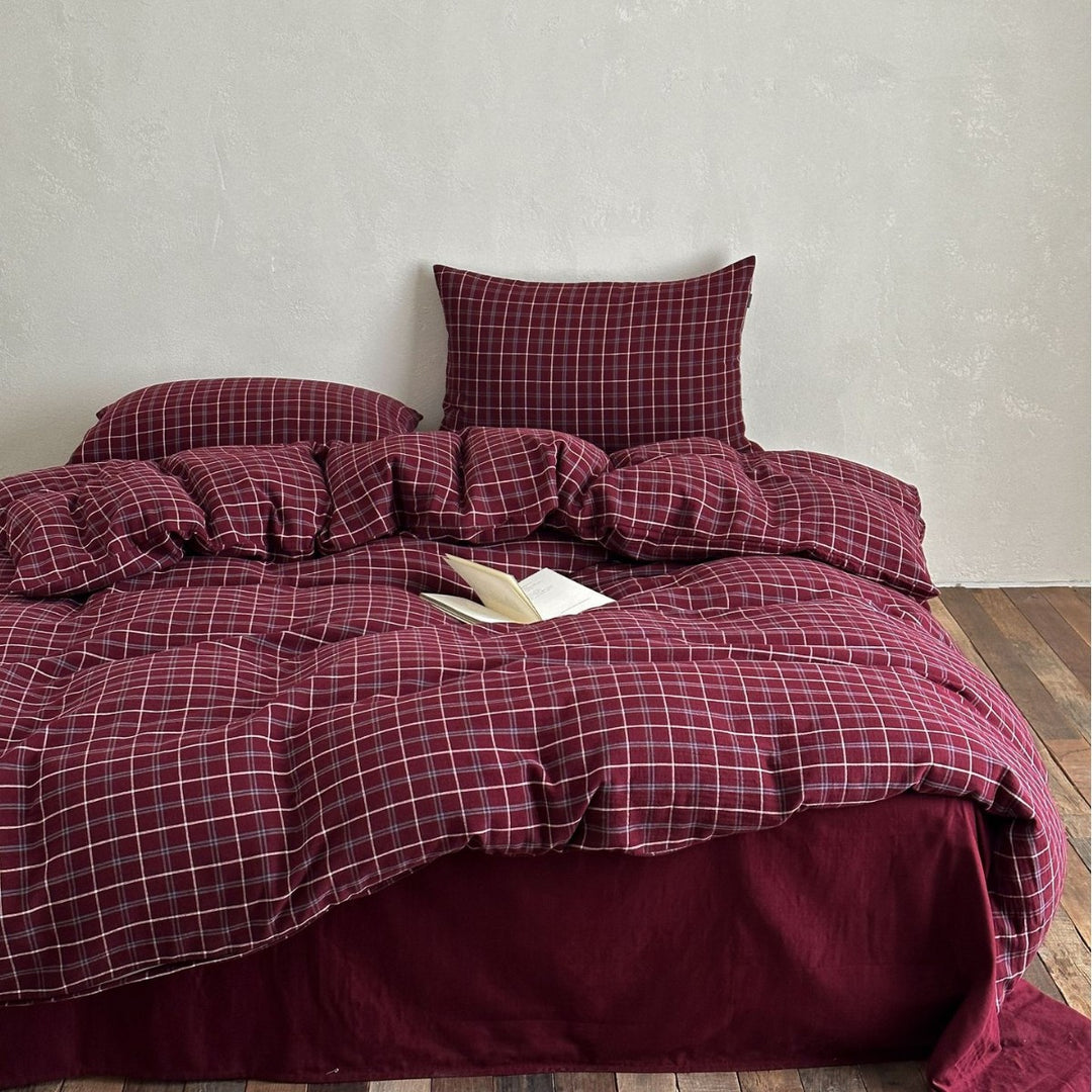 Luxurious cotton bedding set checked with lace trim