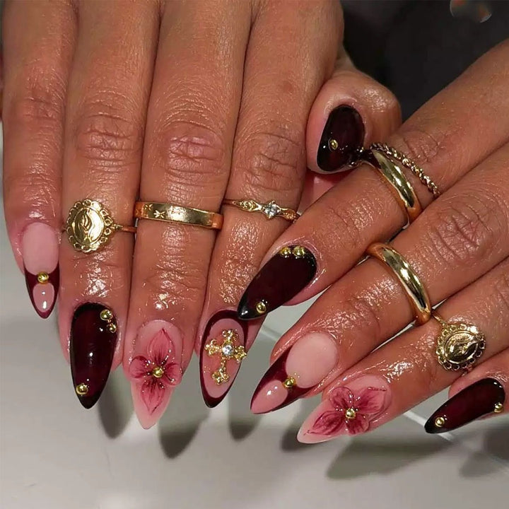 Artificial nail set with floral patterns and elegant accents Kalsten