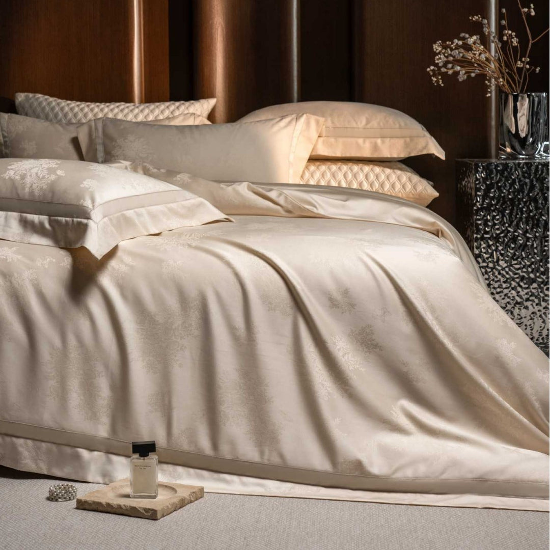 Luxurious satin jacquard bedding set with fine damask pattern and Oxford pillow