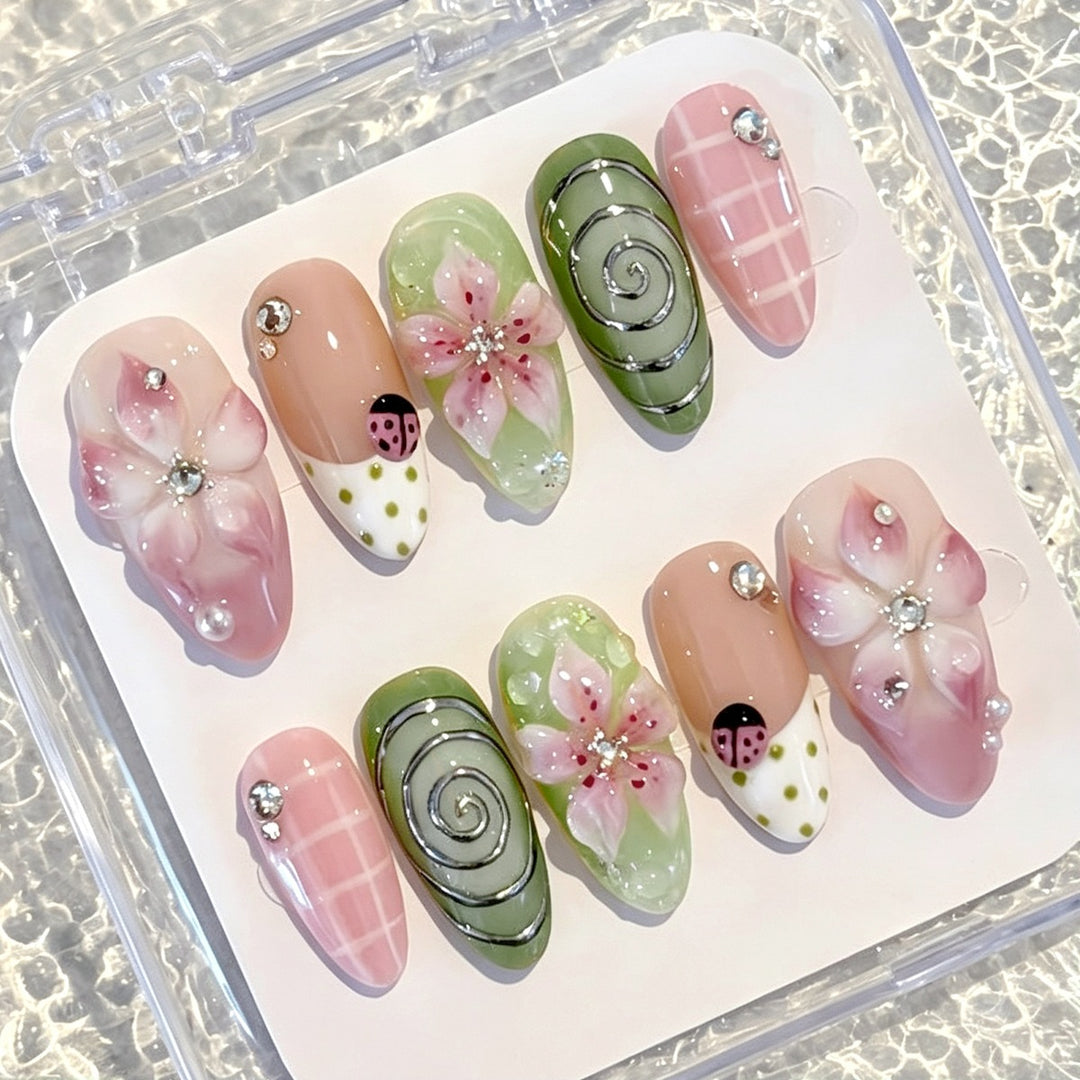 Artificial nail set with floral patterns and unique 3D details Kalsten