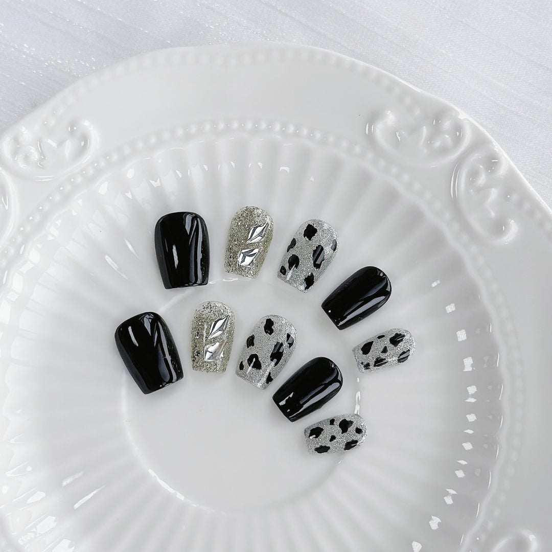 Chic Press-On Nail Art Set with Metallic Accent Designs