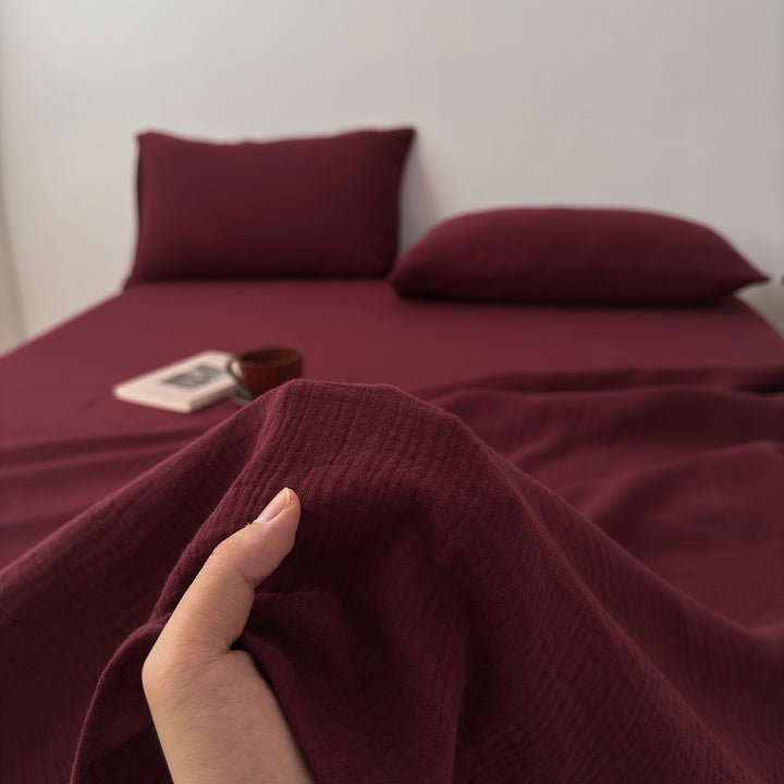 Bedding set made of cotton gauze with throw and pillow covers