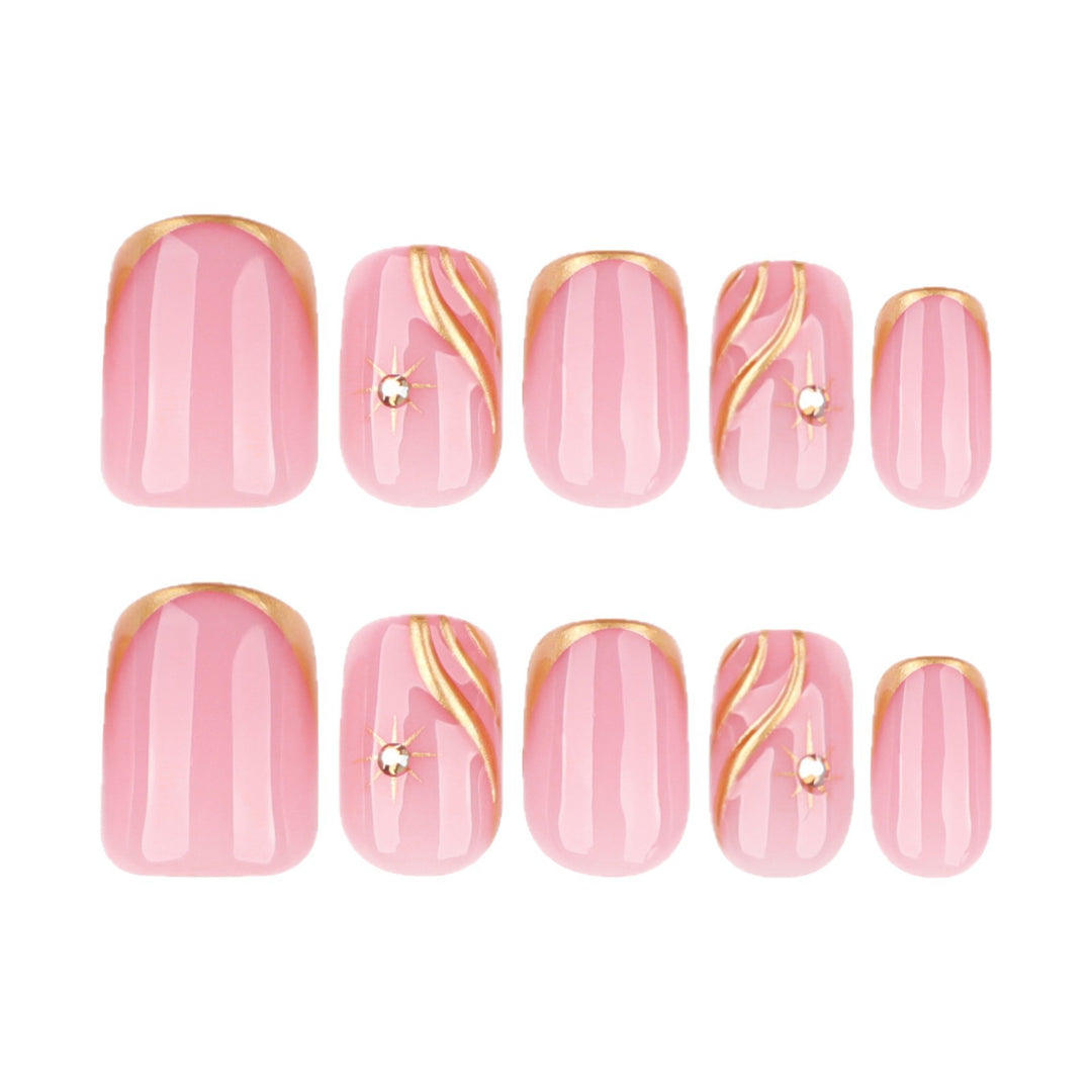 Artificial nail art with glamorous golden accents Kalsten
