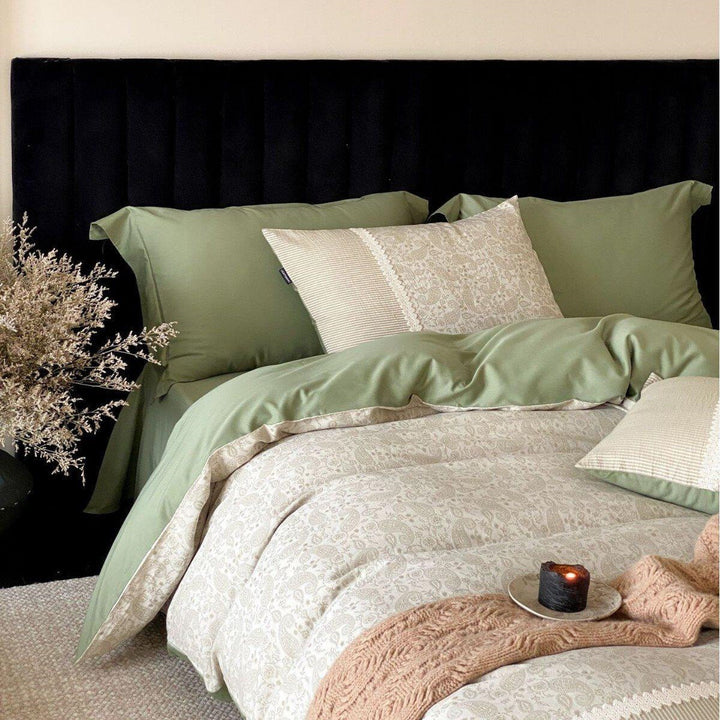 Cotton percale duvet cover set with paisley print, reversible function and lace border