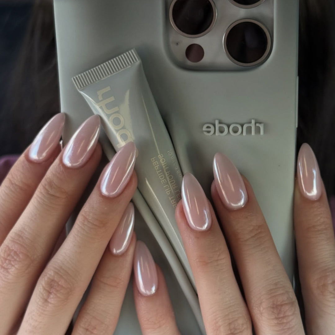 High-gloss stiletto nails Kalsten